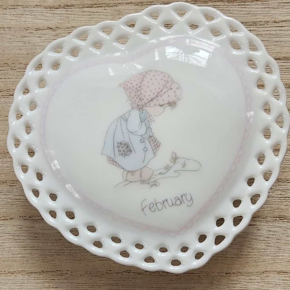 Precious Moments Vintage Heart Trinket Dish - February - 1985 Vintage